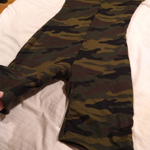 Camo Shorts Jumpsuit with Zipper Front - Picture 3 of 8